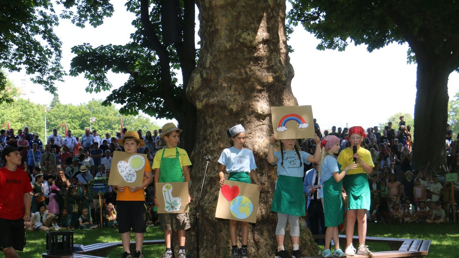 Die Kinder der Grundschule Gündelbach freuen sich in ihrem Lied über die „Sommerwonne“. Die Kinder der Grundschule Gündelbach freuen sich in ihrem Lied über die „Sommerwonne“.