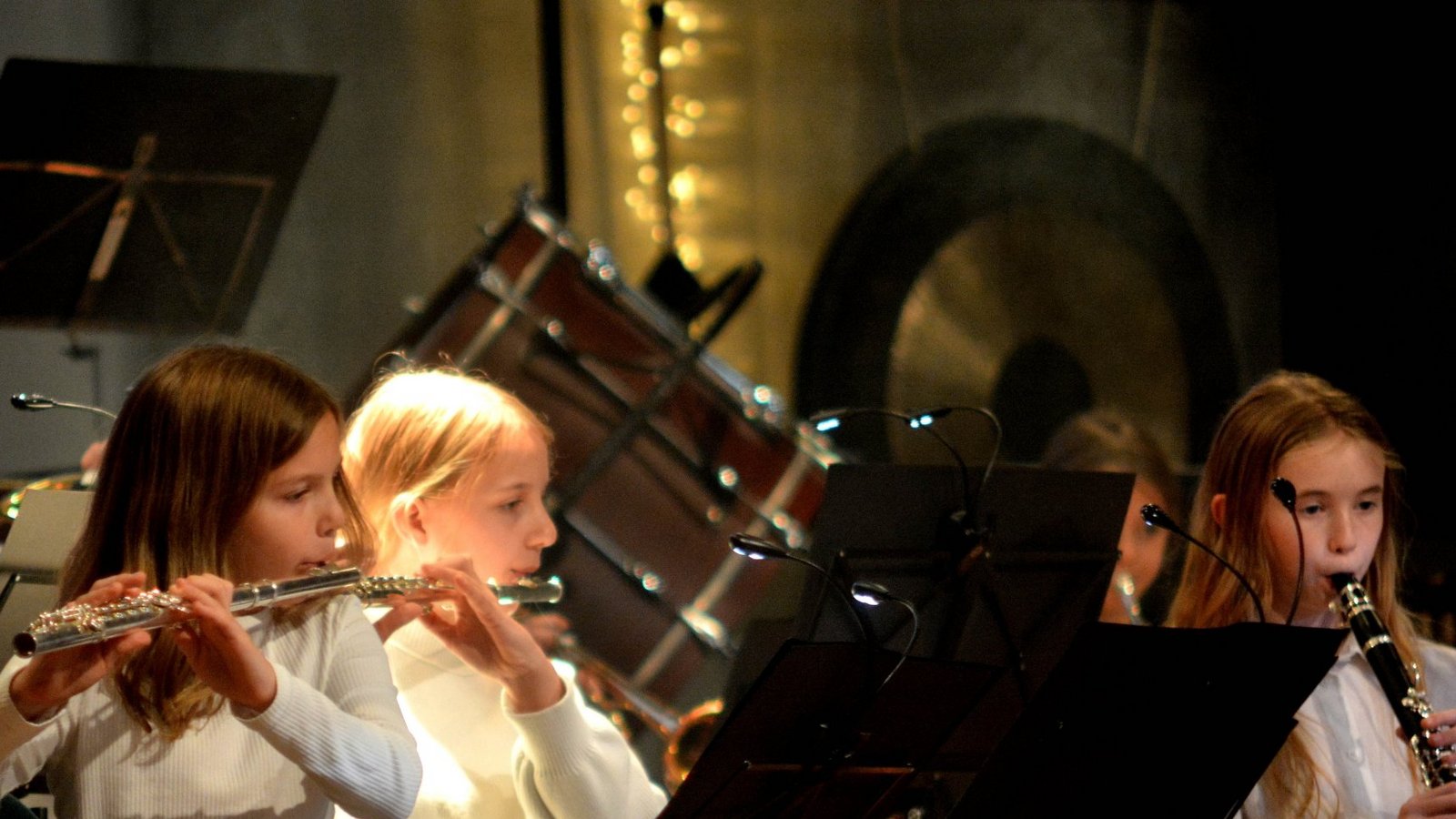 Das Schülerorchester hat seinen ersten Auftritt. Das Schülerorchester hat seinen ersten Auftritt.
