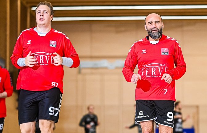 Robil Dehabe (rechts) steht bei den Handballern des HC Metter-Enz wieder an der Seitenlinie. <span class='image-autor'>Foto: Krause</span>