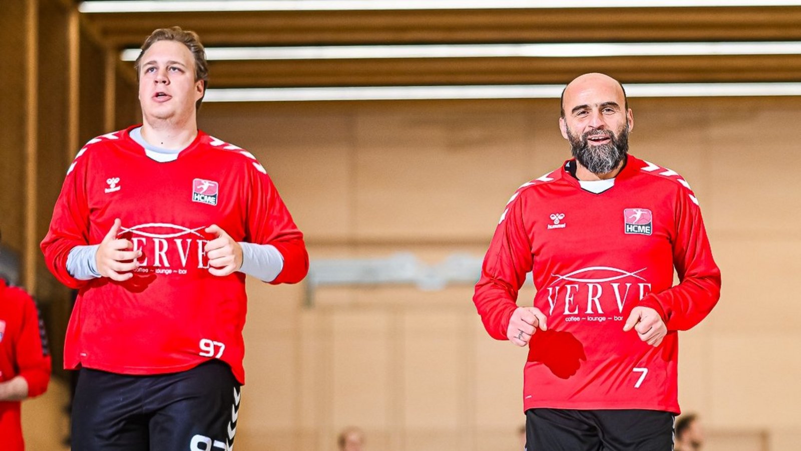 Robil Dehabe (rechts) steht bei den Handballern des HC Metter-Enz wieder an der Seitenlinie. Foto: Krause Robil Dehabe (rechts) steht bei den Handballern des HC Metter-Enz wieder an der Seitenlinie. Foto: Krause