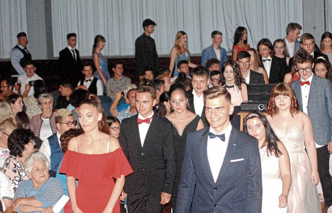 Zur Feier der letzten Absolventen der Illinger Einrichtung durfte es mit einer ordentlichen Portion Glamour zugehen, wie dieses Foto bekundet.