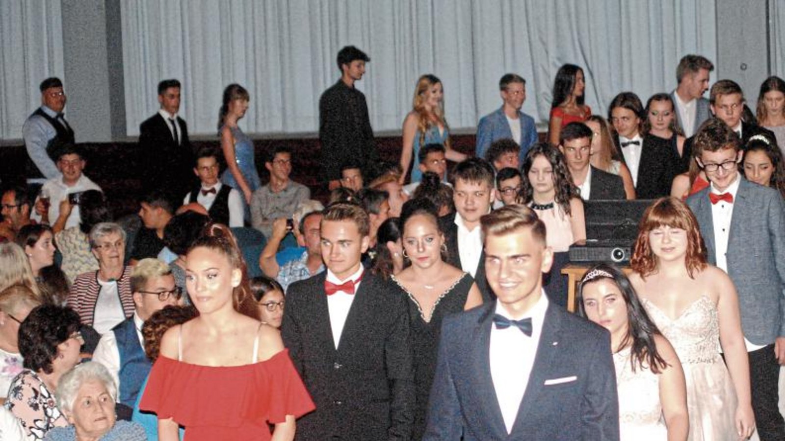 Zur Feier der letzten Absolventen der Illinger Einrichtung durfte es mit einer ordentlichen Portion Glamour zugehen, wie dieses Foto bekundet.