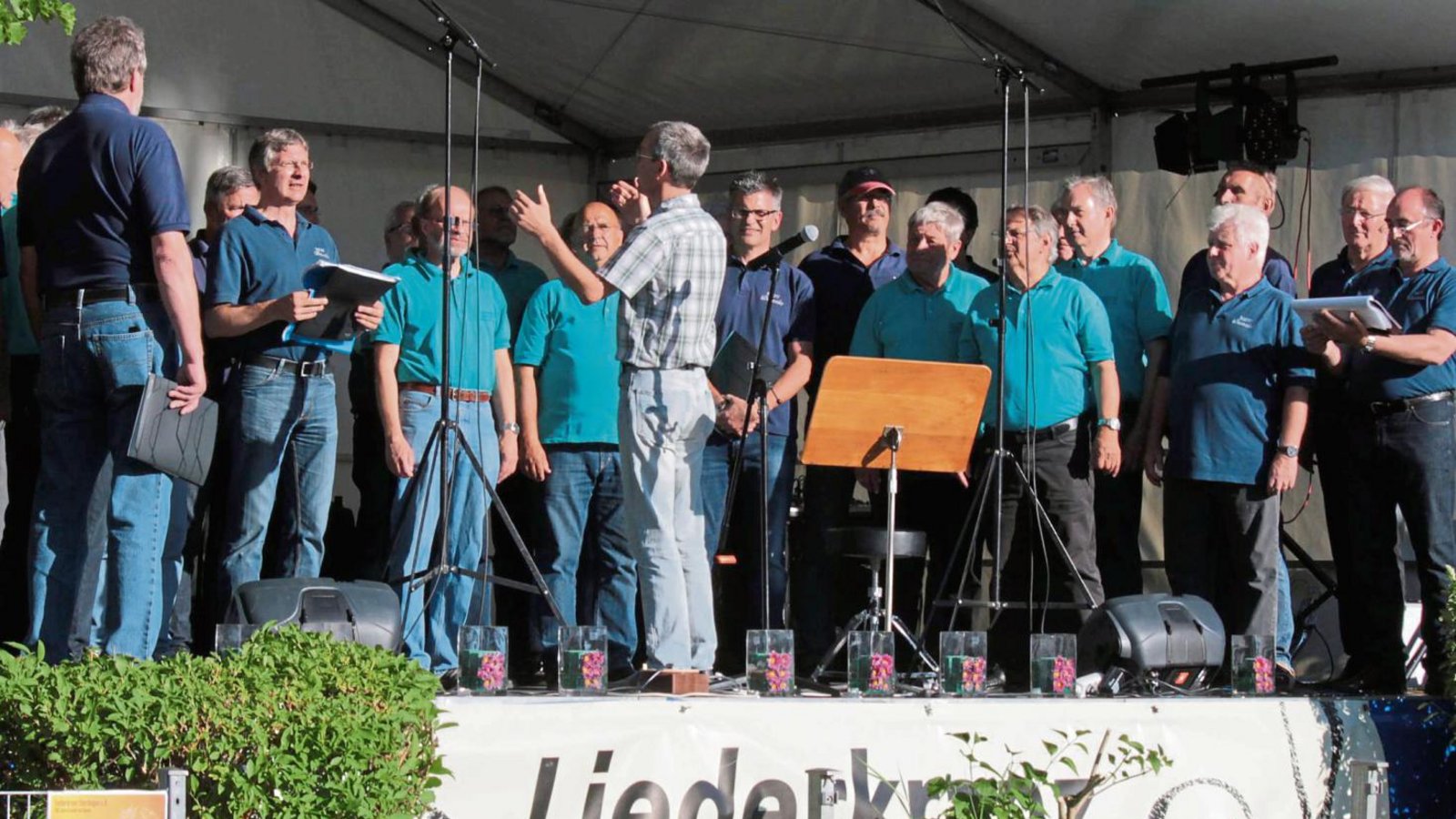 Sänger aus Eberdingen und Detzeln gestalten den musikalischen Auftakt der zweitägigen Hockektse. Foto: Friedrich Sänger aus Eberdingen und Detzeln gestalten den musikalischen Auftakt der zweitägigen Hockektse. Foto: Friedrich