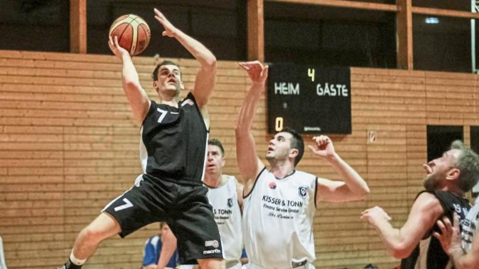 Lucas Schneider (links) hat schon in der vergangenen Saison zu Höhenflügen für die BSG Vaihingen/Sachsenheim angesetzt. Jetzt ist das Team um ein Jahr besser zusammengewachsen. Foto: Simecek Lucas Schneider (links) hat schon in der vergangenen Saison zu Höhenflügen für die BSG Vaihingen/Sachsenheim angesetzt. Jetzt ist das Team um ein Jahr besser zusammengewachsen. Foto: Simecek