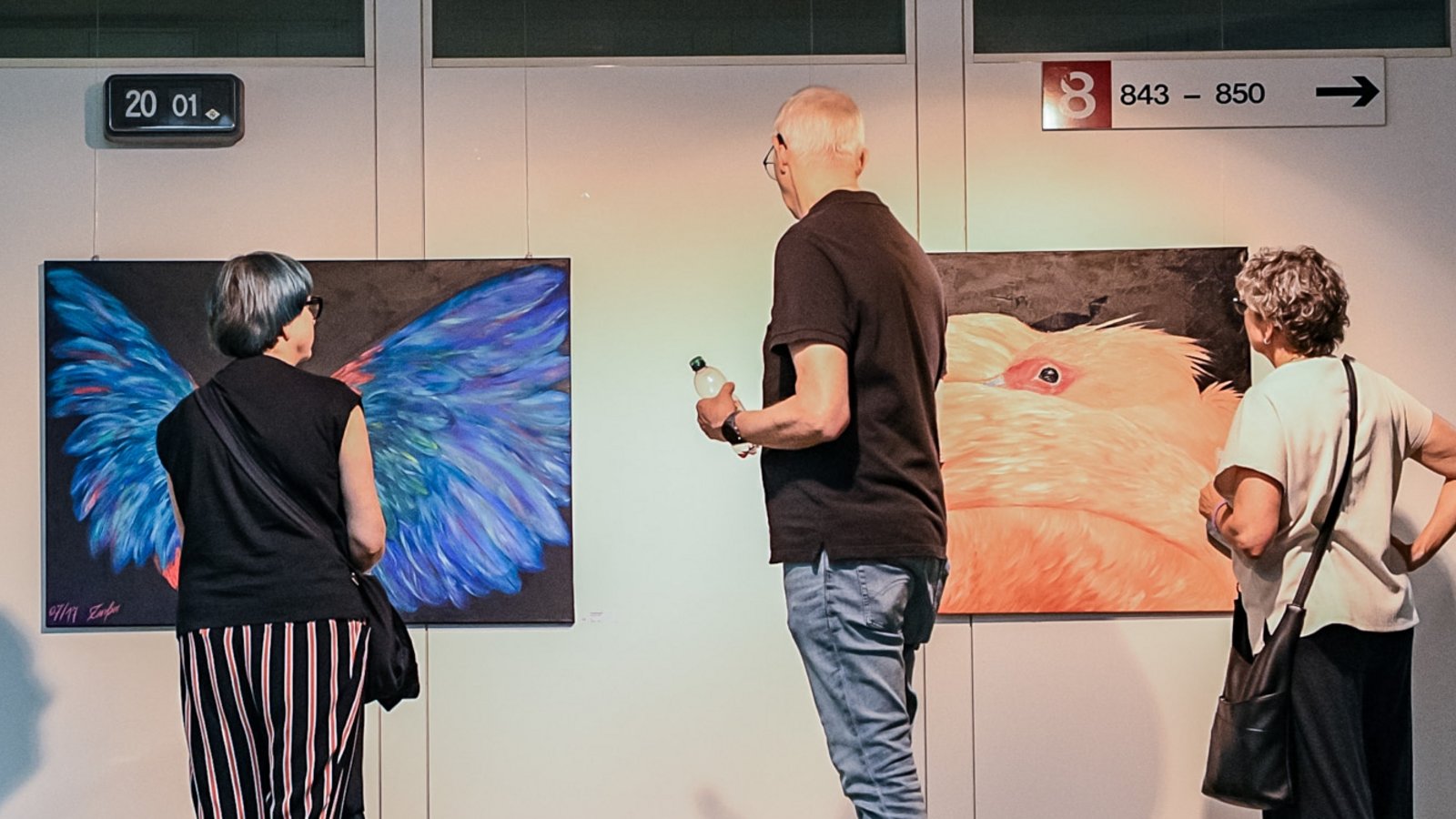 Mehr als 100 Kunstwerke von Mitarbeitenden des Landratsamtes sind zu sehen. Foto: LL Mehr als 100 Kunstwerke von Mitarbeitenden des Landratsamtes sind zu sehen. Foto: LL