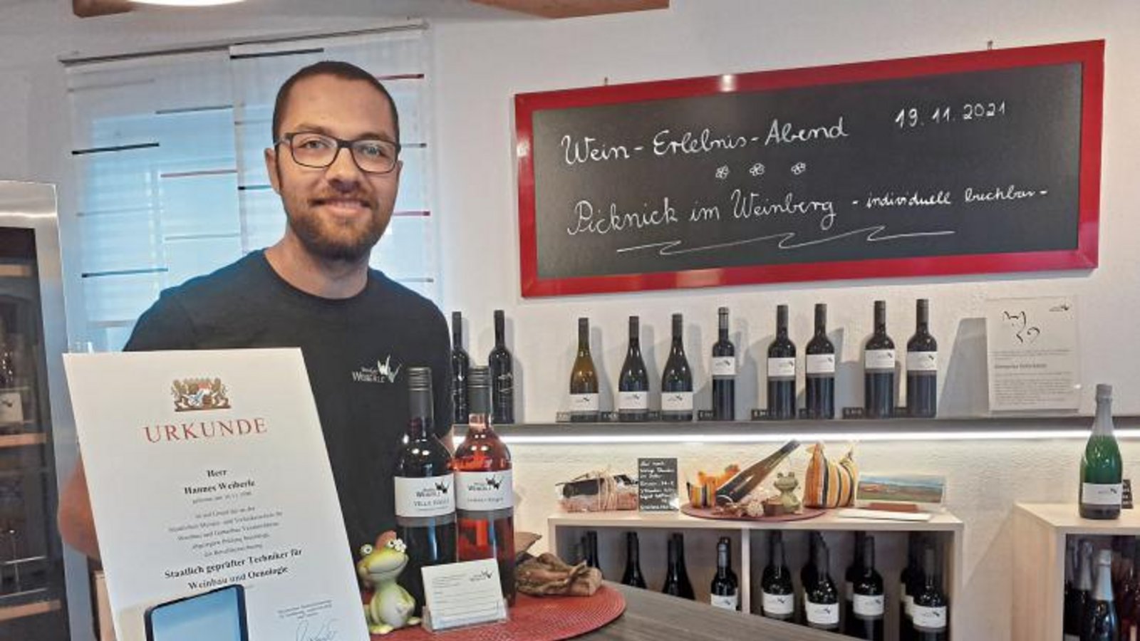 Hat die Ausbildung zum Weintechnologen mit dem besten Ergebnis in ganz Baden-Württemberg abgeschlossen: Hannes Weiberle aus Hohenhaslach. Foto: Glemser Hat die Ausbildung zum Weintechnologen mit dem besten Ergebnis in ganz Baden-Württemberg abgeschlossen: Hannes Weiberle aus Hohenhaslach. Foto: Glemser