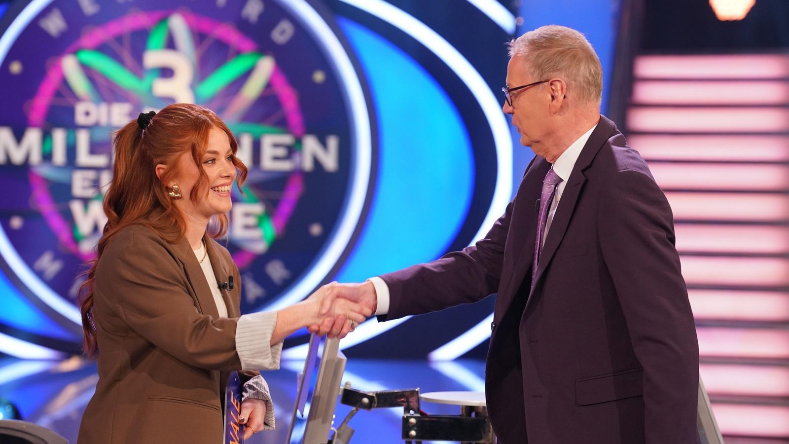 Anders als das RTL-Produktionsteam wählte Kandidatin Sophie Rykal bei Günther Jauch richtig, sicherte sich 16.000 Euro und zog ins Finale ein.Foto: RTL / Stefan Gregorowius Anders als das RTL-Produktionsteam wählte Kandidatin Sophie Rykal bei Günther Jauch richtig, sicherte sich 16.000 Euro und zog ins Finale ein.Foto: RTL / Stefan Gregorowius