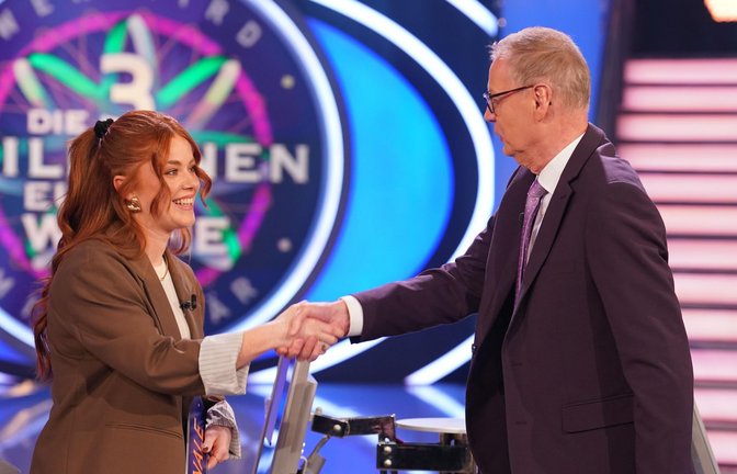 Anders als das RTL-Produktionsteam wählte Kandidatin Sophie Rykal bei Günther Jauch richtig, sicherte sich 16.000 Euro und zog ins Finale ein.<span class='image-autor'>Foto: RTL / Stefan Gregorowius</span>