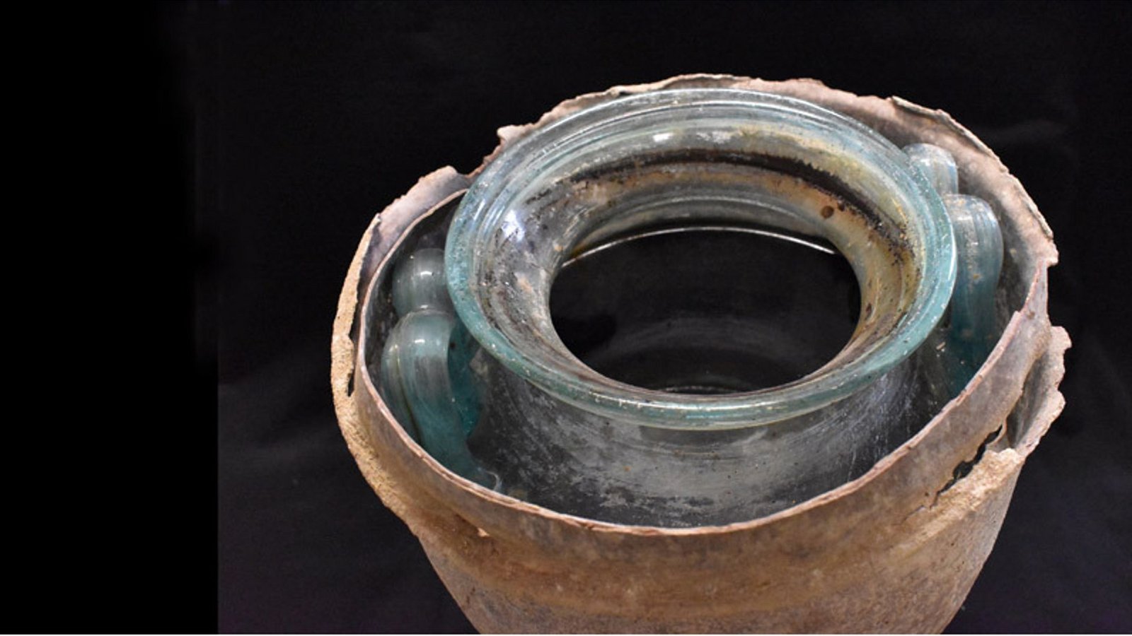 Mit einem Alter von rund 2000 Jahren ist dieser Weißwein aus einer römischen Urne im spanischen Carmona der neue Rekordhalter unter den Weinen dieser Welt.Foto: © Juan Manuel Román/Journal of Archaeological Science Reports Mit einem Alter von rund 2000 Jahren ist dieser Weißwein aus einer römischen Urne im spanischen Carmona der neue Rekordhalter unter den Weinen dieser Welt.Foto: © Juan Manuel Román/Journal of Archaeological Science Reports