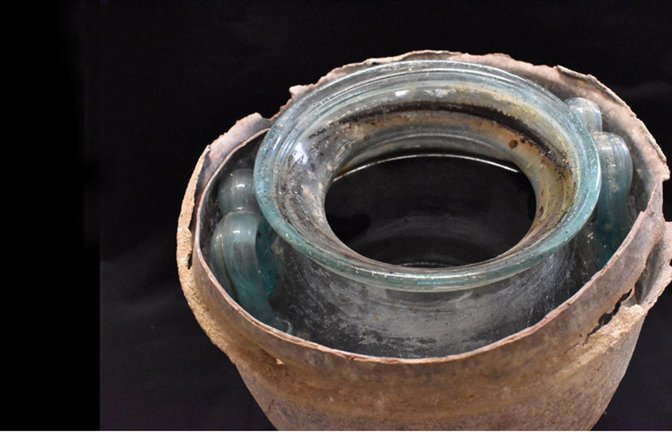 Mit einem Alter von rund 2000 Jahren ist dieser  Weißwein aus einer römischen Urne im spanischen Carmona der neue Rekordhalter unter den Weinen dieser Welt.<span class='image-autor'>Foto: © Juan Manuel Román/Journal of Archaeological Science Reports</span>