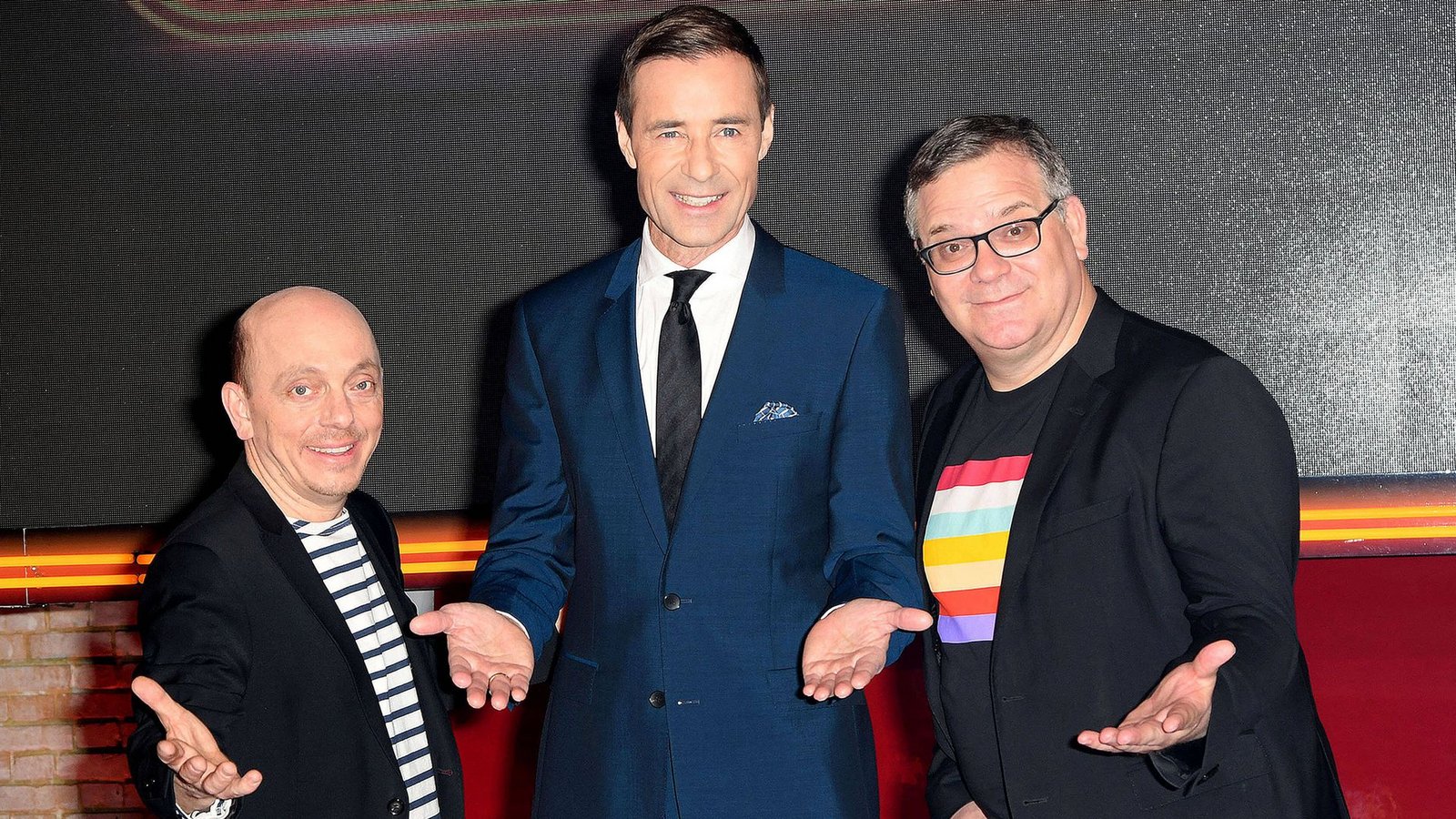 Wer weiß denn sowas ist zurück: Bernhard Hoecker, Kai Pflaume und Elton quizzen mit Gästen wieder von montags bis freitags in der ARD.Foto: imago images/APress/via www.imago-images.de
