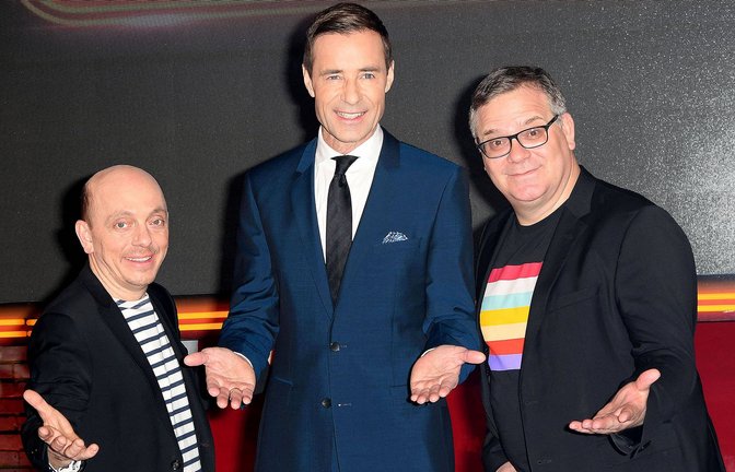 Wer weiß denn sowas ist zurück: Bernhard Hoecker, Kai Pflaume und Elton quizzen mit Gästen wieder von montags bis freitags in der ARD.<span class='image-autor'>Foto: imago images/APress/via www.imago-images.de</span>