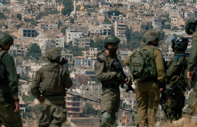 Im Westjordanland haben israelische Soldaten am Montag Tränengas gegen eine Gruppe palästinensischer Schulkinder eingesetzt (Archivfoto).<span class='image-autor'>Foto: IMAGO/Middle East Images/IMAGO/Wahaj Bani Moufleh</span>