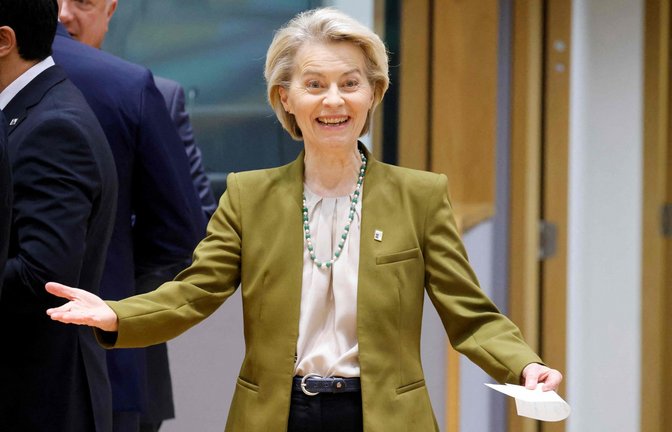EU-Kommissionschefin Ursula von der Leyen hat viel zu tun in diesen Wochen. Immer wieder begrüßt sie die Staats- und Regierungschefs zu Gipfeln, bei denen der Fahrplan der EU durch die Krise beredet wird.<span class='image-autor'>Foto: AFP/LUDOVIC MARIN</span>