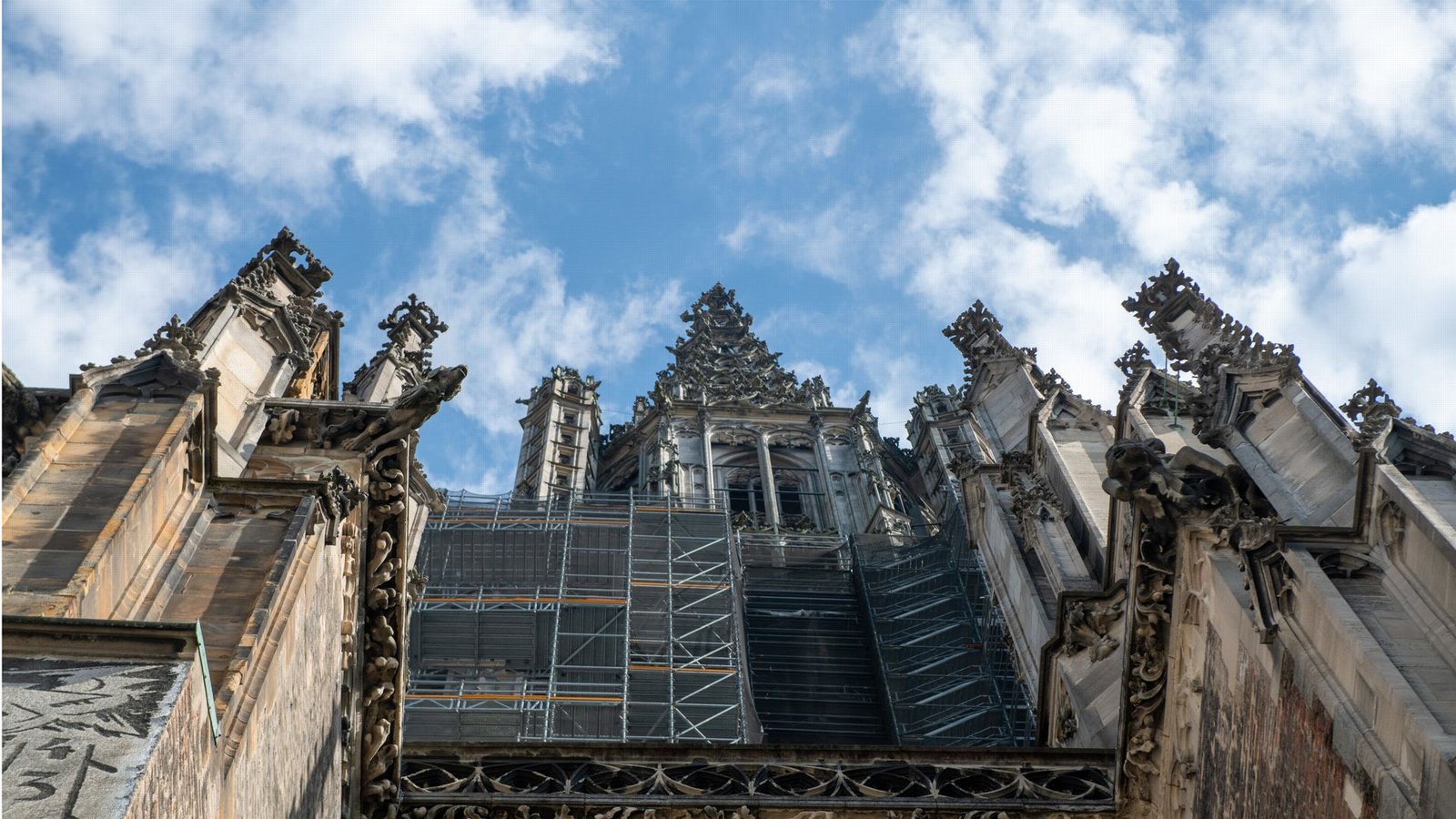 Genau genommen ist ein Münster ja nie fertig.Foto: dpa/Stefan Puchner