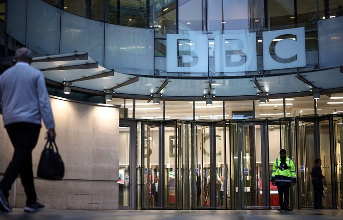 BBC-Zentrale in London: seit dem 18. Oktober 1922 ist die britische Rundfunkanstalt auf Sendung.<span class='image-autor'>Foto: AFP/Henry Nicholl</span>