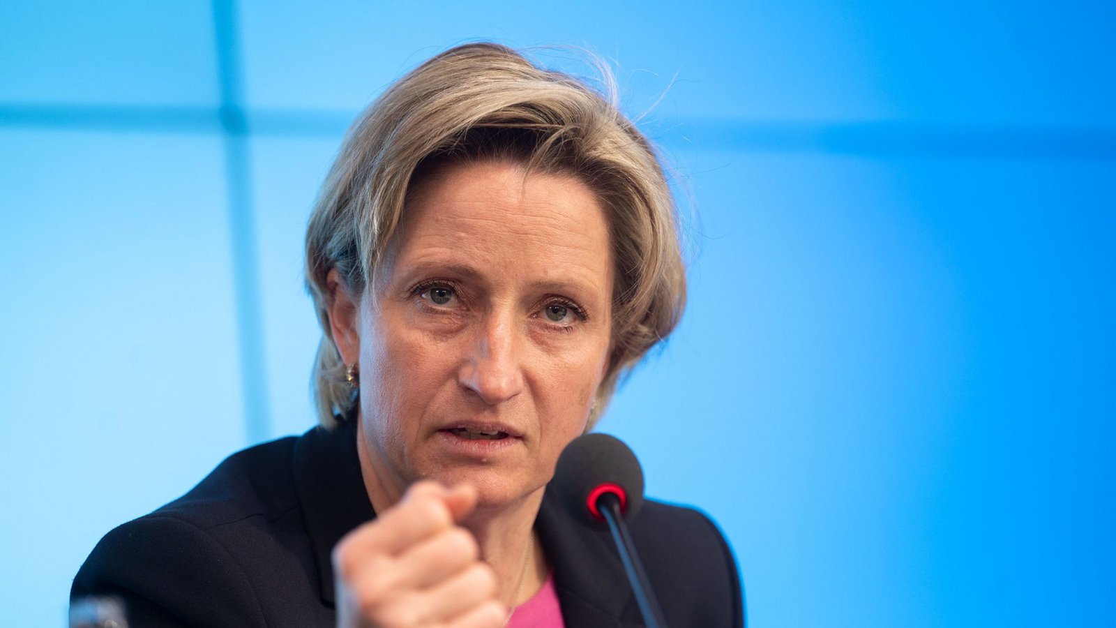 Hat ihre Grundsteuer Auswirkungen auf die Wahl in Balingen? Wirtschaftsministerin Hoffmeister-KrautFoto: dpa/Marijan Murat Hat ihre Grundsteuer Auswirkungen auf die Wahl in Balingen? Wirtschaftsministerin Hoffmeister-KrautFoto: dpa/Marijan Murat