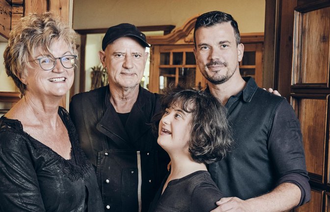 Eingespieltes Team: Gabriele und Walter Heer mit ihren Kindern Christine und Ludwig.<span class='image-autor'>Foto: Tobias Fröhner/Alte Post</span>