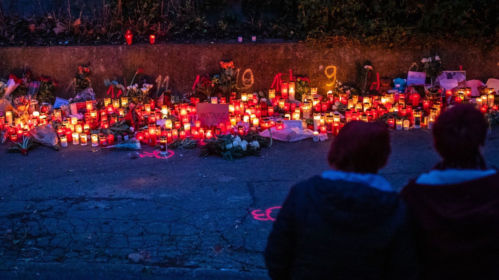 Ein Lichtermeer erinnert in Illerkirchberg an das getötete Mädchen.Foto: dpa/Christoph Schmidt Ein Lichtermeer erinnert in Illerkirchberg an das getötete Mädchen.Foto: dpa/Christoph Schmidt