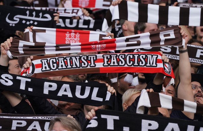 St. Pauli will einen möglichen Aufstieg in die Fußball-Bundesliga nicht nur mit einer Fan-Party, sondern mit einem Aktionstag für Demokratie, gegen Rassismus, Antisemitismus und Diskriminierung feiern.<span class='image-autor'>Foto: Marcus Brandt/dpa</span>