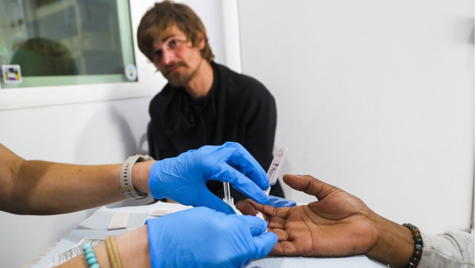 In Deutschland gab es laut Robert-Koch-Institut im vergangenen Jahr 2200 HIV-Neuinfektionen.Foto: IMAGO/ZUMA Wire/IMAGO/Dirk Shadd In Deutschland gab es laut Robert-Koch-Institut im vergangenen Jahr 2200 HIV-Neuinfektionen.Foto: IMAGO/ZUMA Wire/IMAGO/Dirk Shadd