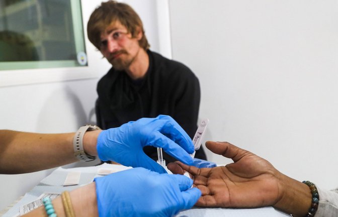 In Deutschland gab es laut Robert-Koch-Institut  im vergangenen Jahr 2200 HIV-Neuinfektionen.<span class='image-autor'>Foto: IMAGO/ZUMA Wire/IMAGO/Dirk Shadd</span>