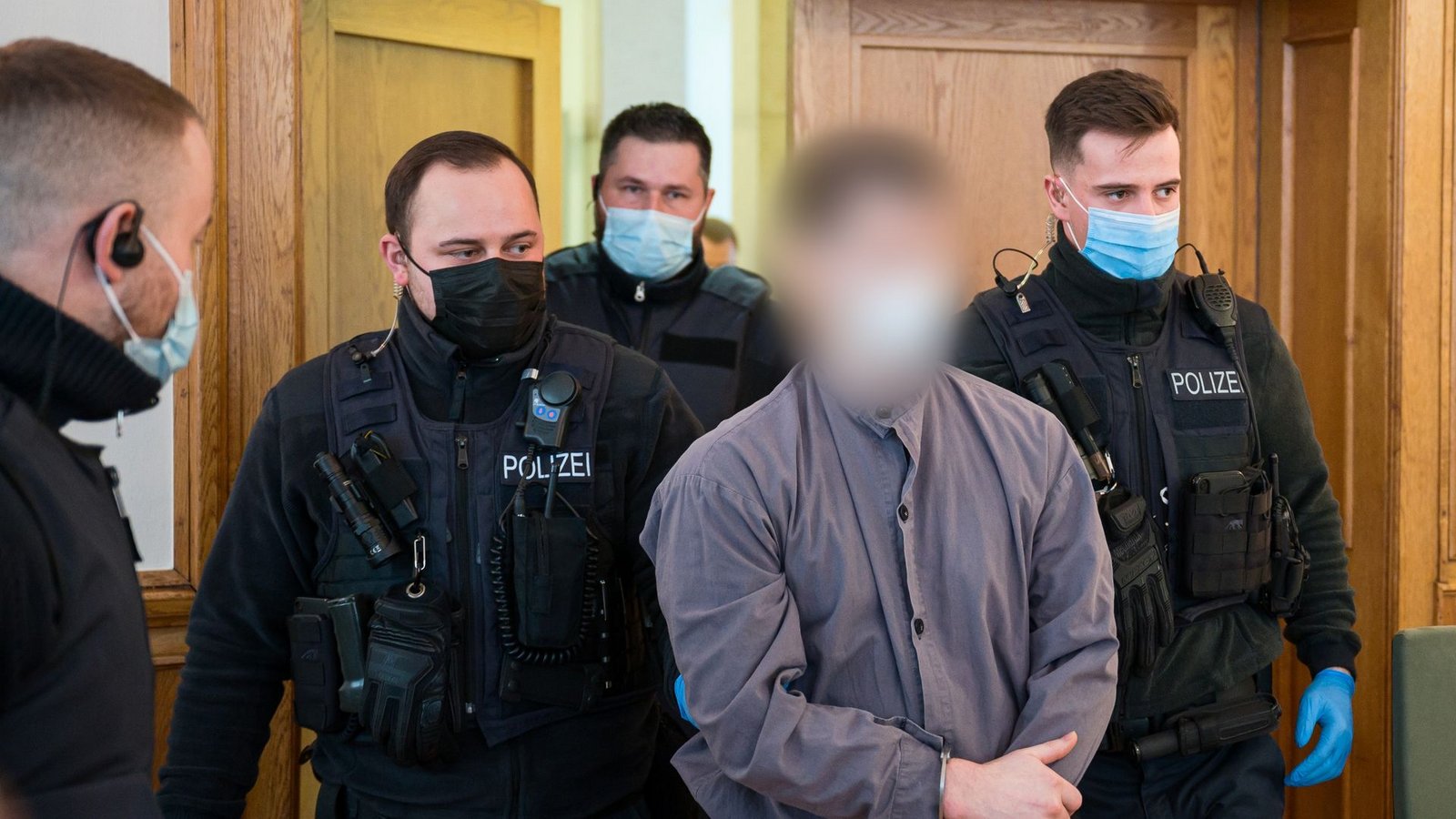 Der verurteilte zweifache Polizistenmörder stand erneut vor Gericht (Archivbild).Foto: Oliver Dietze/dpa