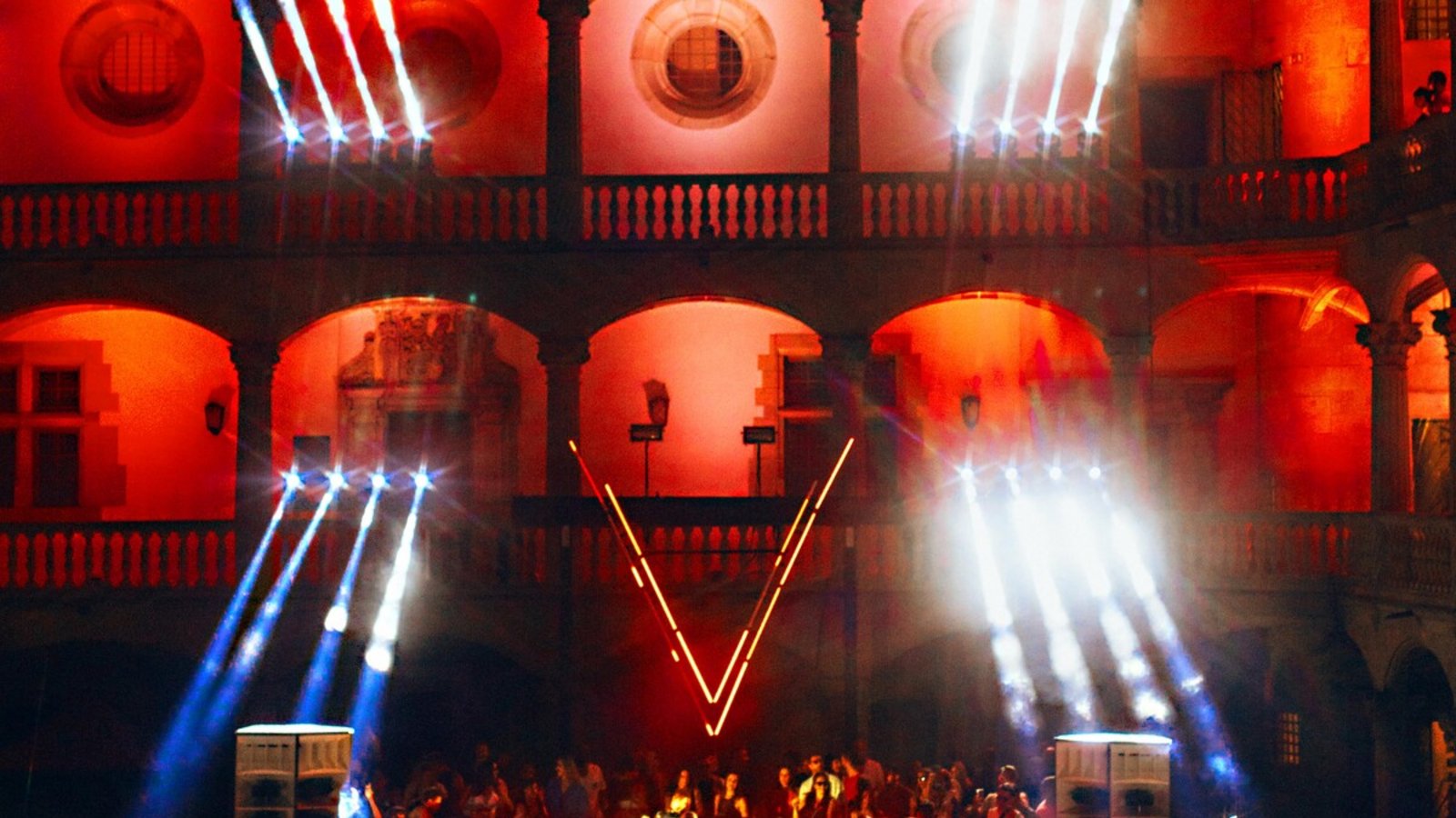 Im Hof des Alten Schlosses wird getanzt – im September soll das Vibrancy-Festival auf dem Schlossplatz stattfinden.Foto: Nhatvy Im Hof des Alten Schlosses wird getanzt – im September soll das Vibrancy-Festival auf dem Schlossplatz stattfinden.Foto: Nhatvy