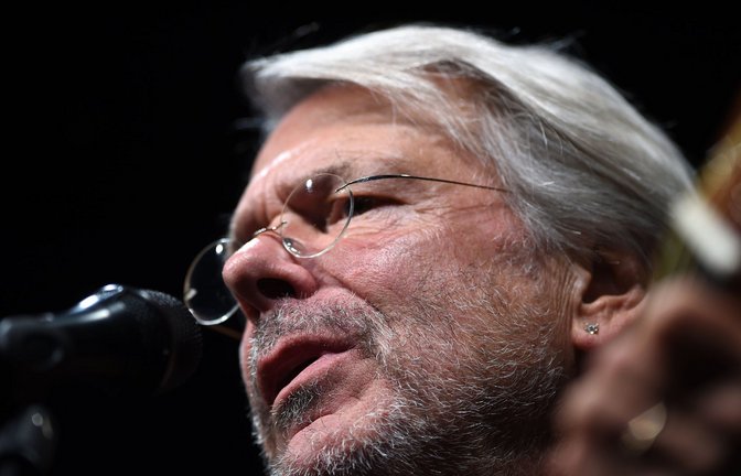 „Nein, meine Söhne geb ich nicht“: Reinhard Mey mit 75<span class='image-autor'>Foto: dpa</span>