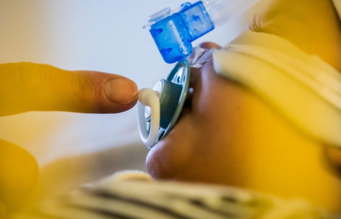 Im Herbst 2022 waren viele Kinderkliniken wegen Atemwegsinfekten bei Kleinkindern und Säuglingen überlastet.<span class='image-autor'>Foto: dpa/Christoph Soeder</span>