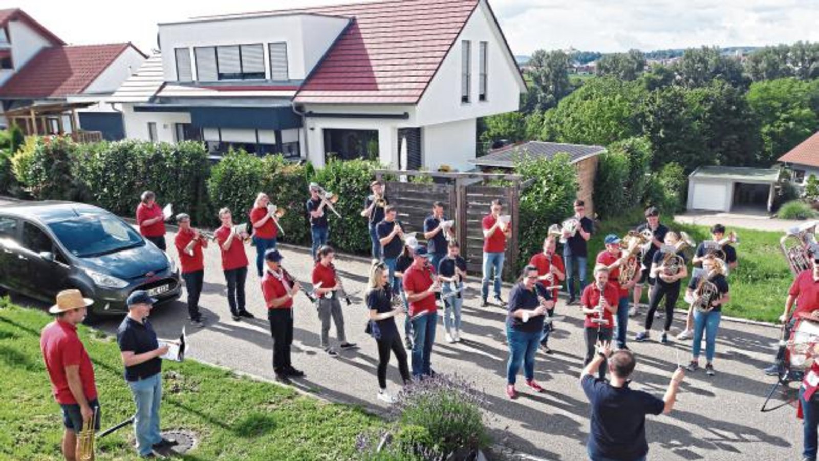 Am Wochenende gab es „Maientagsständle“ vom Musikverein Vaihingen, hier in Enzweihingen.  Foto: p