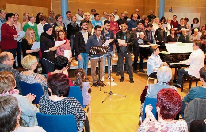 Es gehört schon eine Portion Mut dazu, als Solisten vor fremdem Publikum aufzutreten. Einige Sachsenheimer Neubürger haben sich am Samstagabend mit Erfolg getraut. Foto: Gergen
