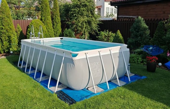 Erfrischende Abkühlung im Sommer: Ein Pool im Garten ist das Sommer-Highlight schlechthin.<span class='image-autor'>Shutterstock/Balser</span>
