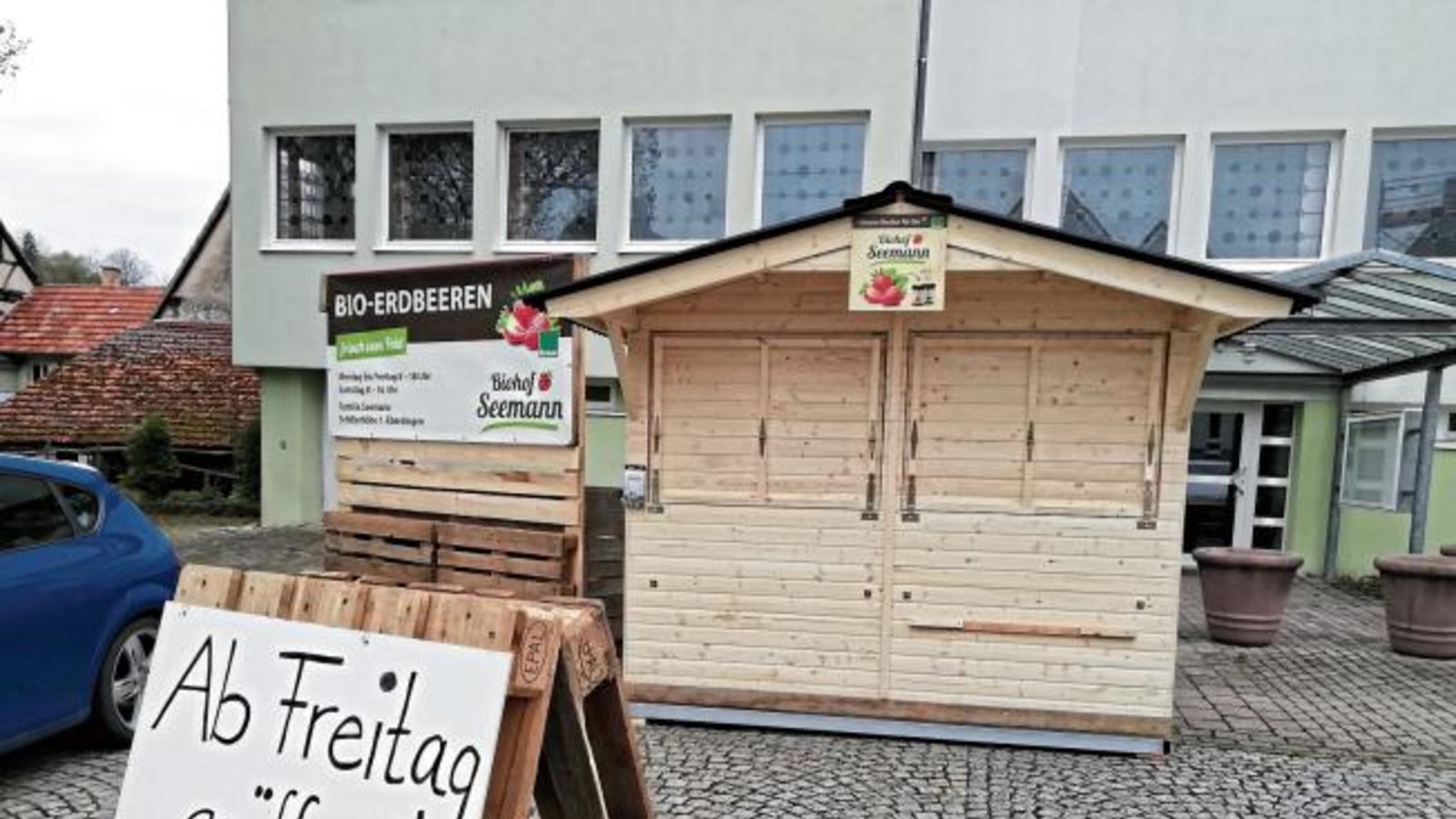 In Riet gibt es etwas Neues: Nachdem dienstags das Fischauto hält und sehr gut angenommen wird, gibt es seit gestern auf dem Dorfplatz auch noch ein Erdbeerständle. p In Riet gibt es etwas Neues: Nachdem dienstags das Fischauto hält und sehr gut angenommen wird, gibt es seit gestern auf dem Dorfplatz auch noch ein Erdbeerständle. p