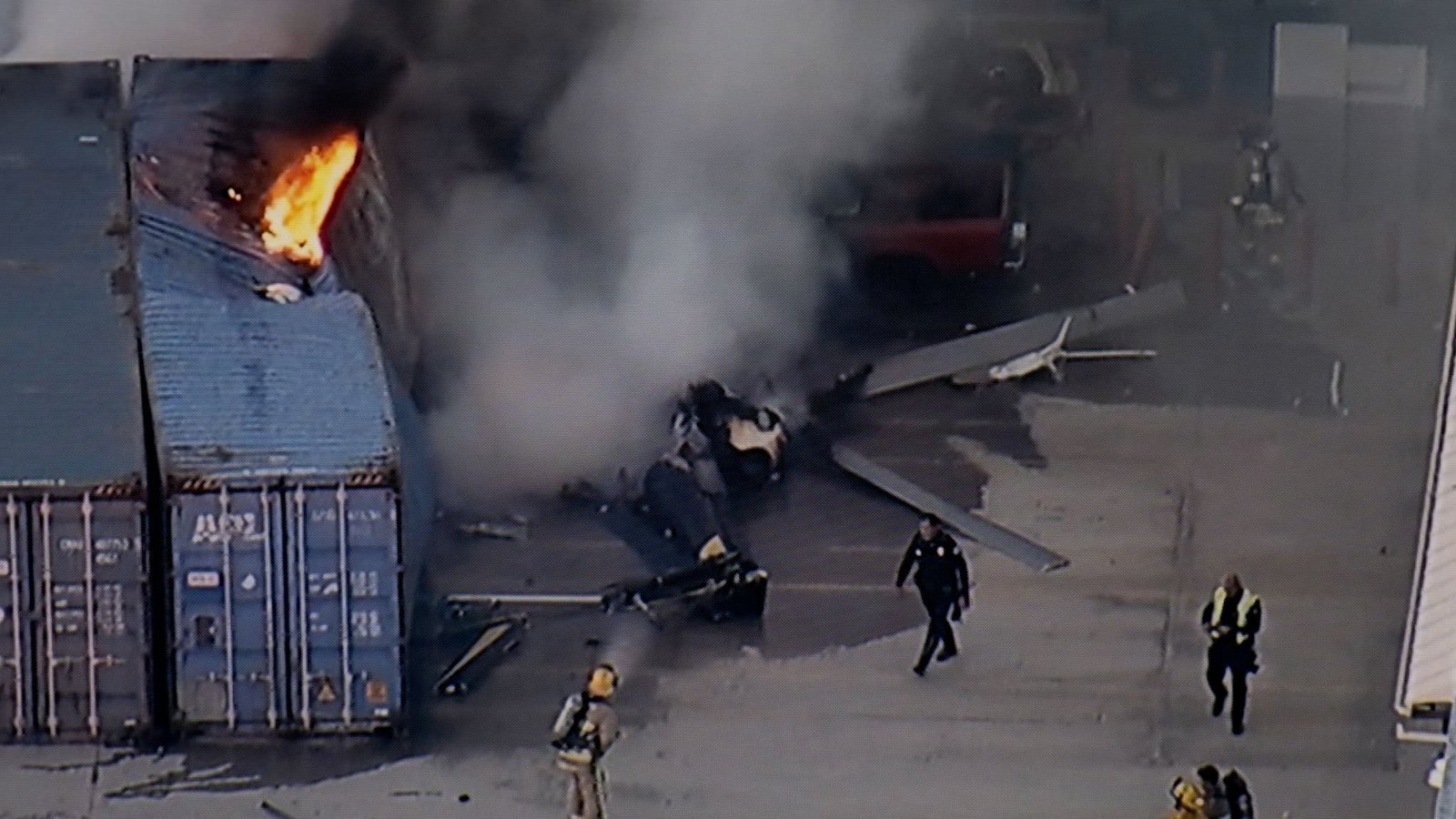 In Los Angeles ist ein Hubschrauber abgestürzt und in Flammen aufgegangen.Uncredited/KABC-TV/AP/dpa In Los Angeles ist ein Hubschrauber abgestürzt und in Flammen aufgegangen.Uncredited/KABC-TV/AP/dpa