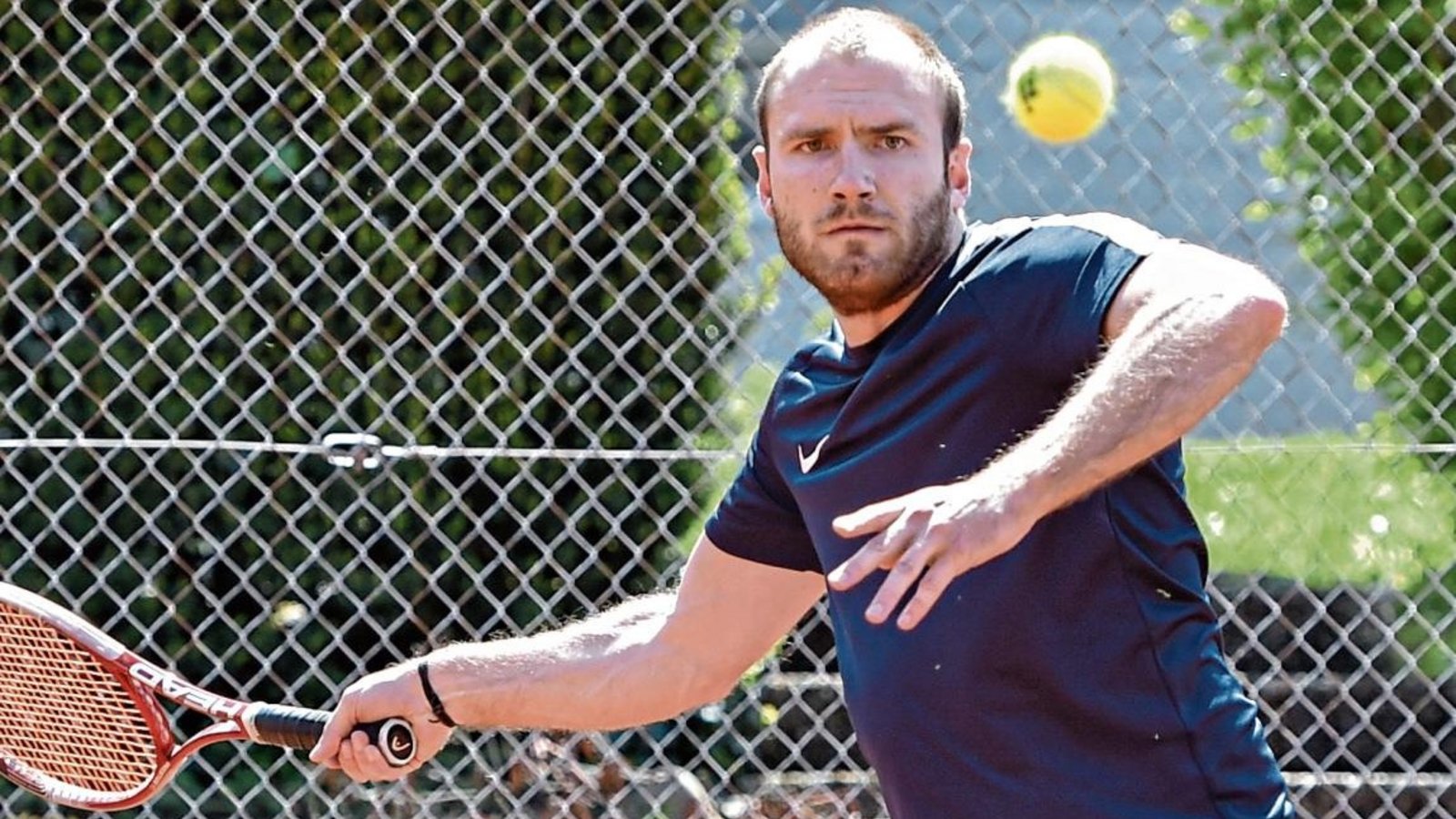 Für seine Männermannschaft beim TC Illingen sagt Sportwart Nikolaos Gatsas: „Wir machen auf jeden Fall mit.“ Foto: Leitner