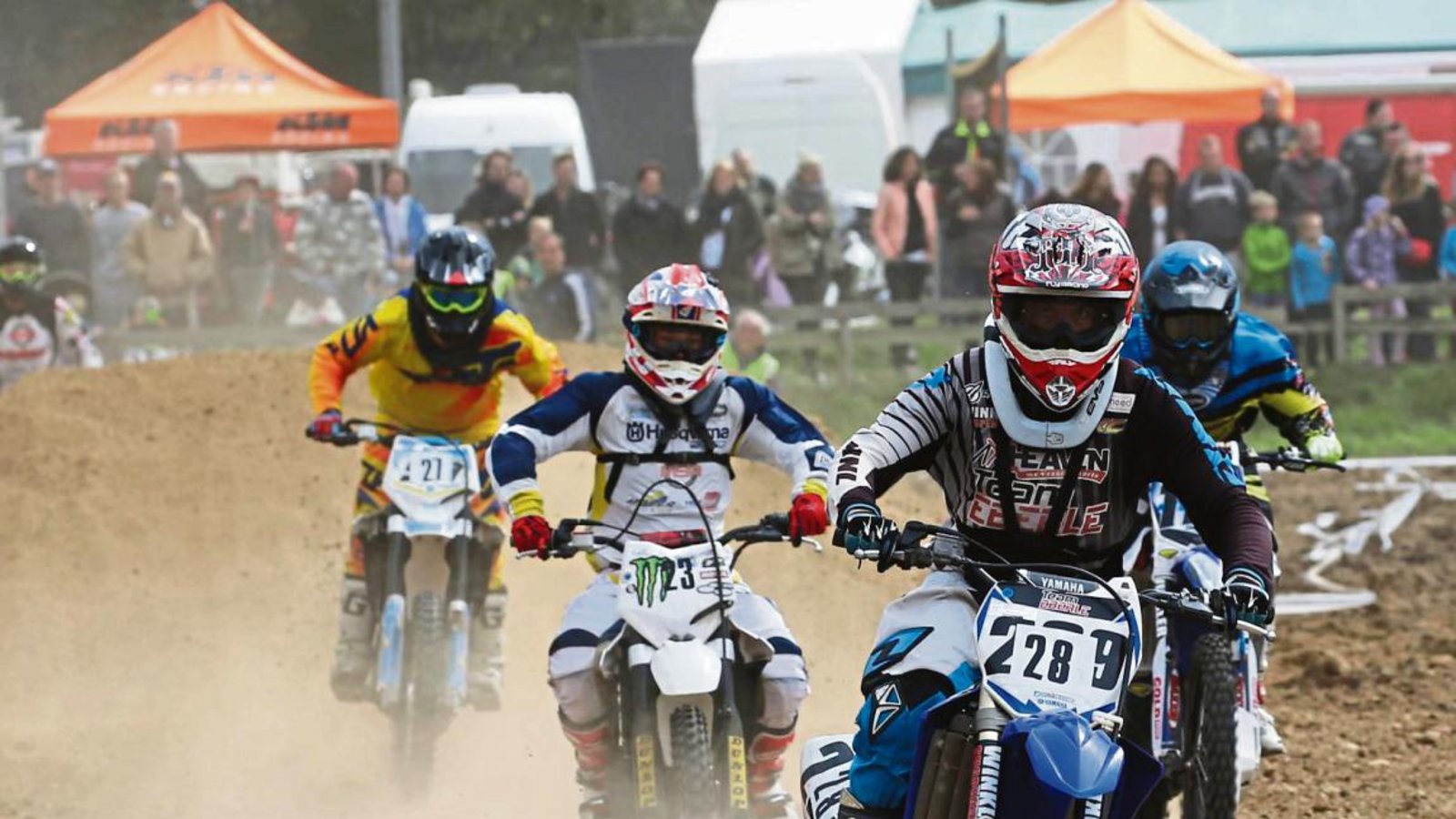 Max Machleb (Nummer 23) aus Aurich kämpft in der Sportklasse um einen Platz auf dem Podest. Foto: Küppers Max Machleb (Nummer 23) aus Aurich kämpft in der Sportklasse um einen Platz auf dem Podest. Foto: Küppers