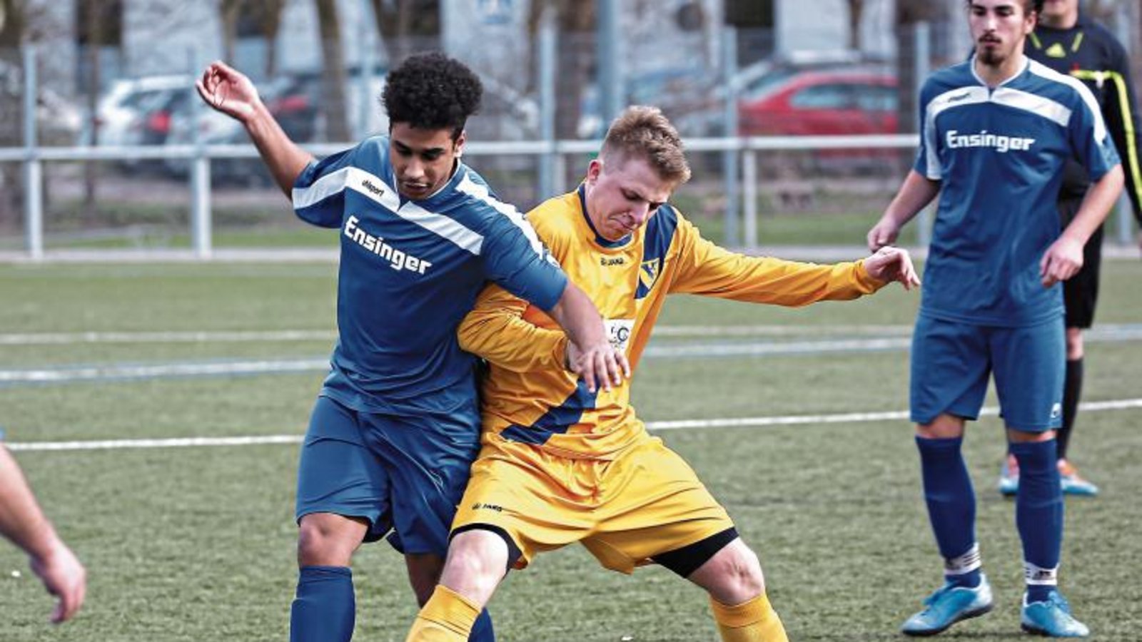Bei Modou Gueye (links) hat am vergangenen Wochenende ein Muskel zugemacht. Ob der Mittelfeldspieler dem FC Gündelbach gegen Lomersheim zur Verfügung steht, ist fraglich. Foto: Küppers