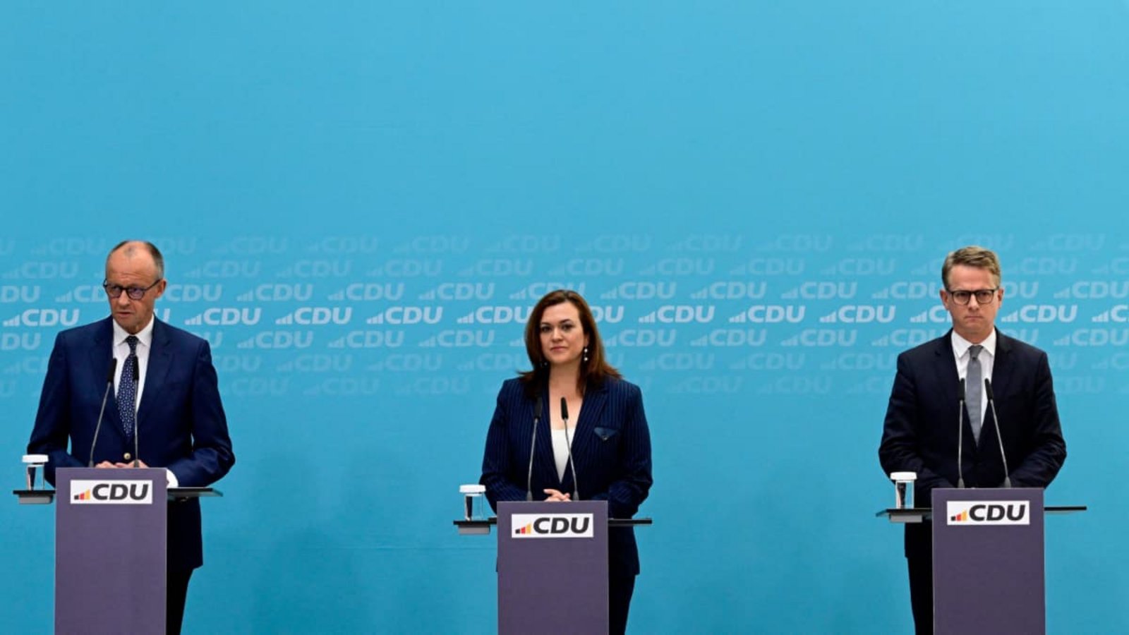 Die drei von der CDU: Parteichef und Bundeskanzler Friedrich Merz, die neue Generalsekretärin Franziska Hoppermann und ihr Vorgänger, der künftige Bundesgesundheitsminister Carsten Linnemann.John McDougall/afp Die drei von der CDU: Parteichef und Bundeskanzler Friedrich Merz, die neue Generalsekretärin Franziska Hoppermann und ihr Vorgänger, der künftige Bundesgesundheitsminister Carsten Linnemann.John McDougall/afp