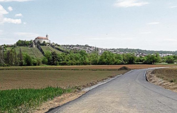 Die Abschnitte Vaihingen 10 und 11 waren in der vergangenen Woche beim Feldwegeprogramm 2019/2020 dran. Der Asphalt wurde an den betreffenden Wegen erneuert und die Entwässerungssituation angepasst, berichtet Stadtsprecherin Martina Fischer auf Nachfrage.  Foto: Rücker