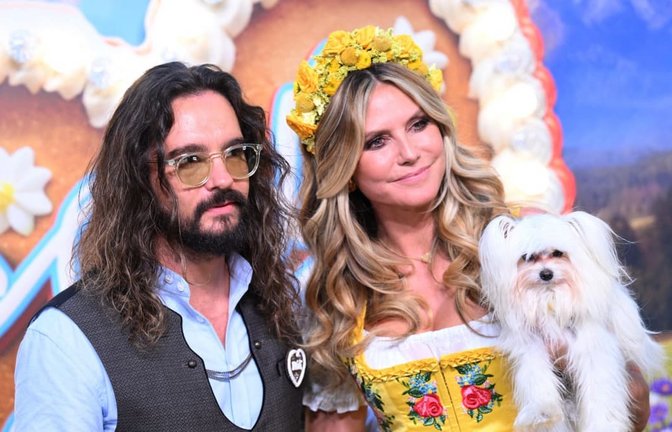 „HeidiFest“ im TV: Tom Kaulitz und Heidi Klum auf dem roten Teppich. Gemeinsam mit ihrer Familie und geladenen Gästen eröffnet Klum die Oktoberfest-Saison.<span class='image-autor'>Felix Hörhager/dpa</span>
