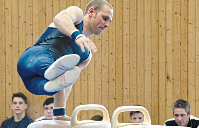 Marco Vogel war der einzige TG-Turner, der am Pauschenpferd seine Übung durchturnte. Der Rest leistete sich Patzer. Foto: Archiv/Leitner