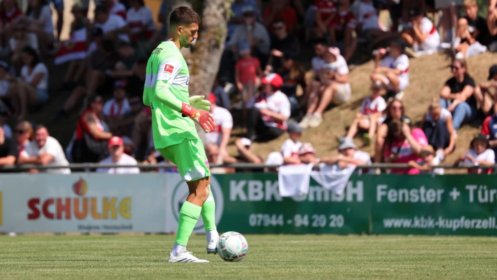 VfB-Torwart Fabian Bredlow hütete im Testspiel beim FSV Hollenbach (5:0) eine Halbzeit lang das VfB-Tor.Baumann/Alexander Keppler VfB-Torwart Fabian Bredlow hütete im Testspiel beim FSV Hollenbach (5:0) eine Halbzeit lang das VfB-Tor.Baumann/Alexander Keppler