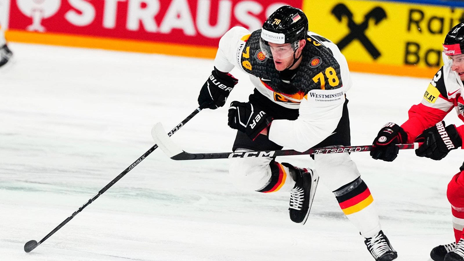 Unter anderem NHL-Profi Nico Sturm verstärkt das deutsche Eishockey-Nationalteam.Foto: Pavel Golovkin/AP/dpa