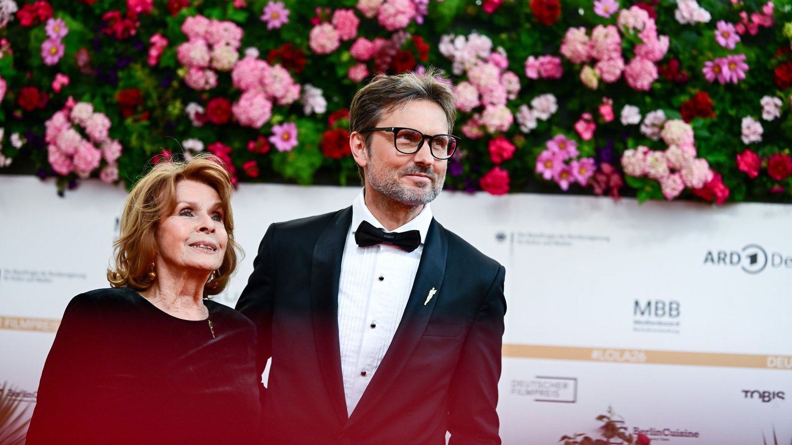 Ein besonderes Duo: Senta Berger mit ihrem Sohn Simon Verhoeven.Foto: Sebastian Christoph Gollnow/dpa Ein besonderes Duo: Senta Berger mit ihrem Sohn Simon Verhoeven.Foto: Sebastian Christoph Gollnow/dpa