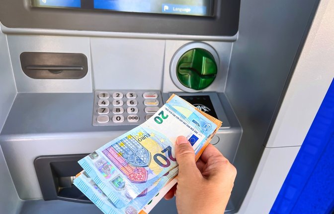 Einzahlungen an Automaten sind meist nur begrenzt möglich.<span class='image-autor'>Foto: Aida Servi / shutterstock.com</span>