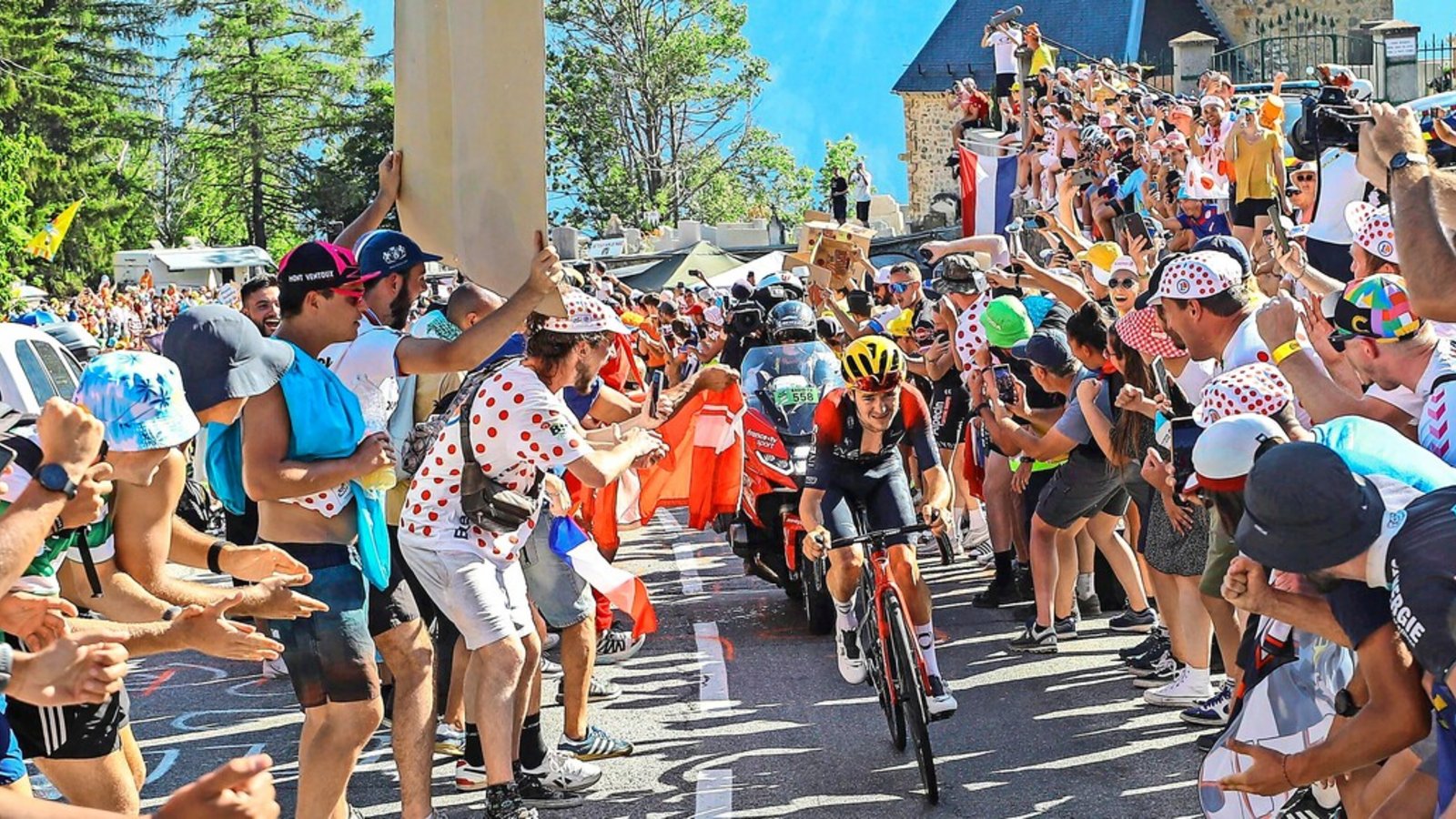 Der Sieger bei der bislang letzten Tour-Etappe, die nach 21 Kehren in L'Alpe d'Huez endete, war 2022 der Brite Tom Pidcock. Er fuhr damals noch für das Ineos-Team.Foto: IMAGO/Belga Der Sieger bei der bislang letzten Tour-Etappe, die nach 21 Kehren in L'Alpe d'Huez endete, war 2022 der Brite Tom Pidcock. Er fuhr damals noch für das Ineos-Team.Foto: IMAGO/Belga
