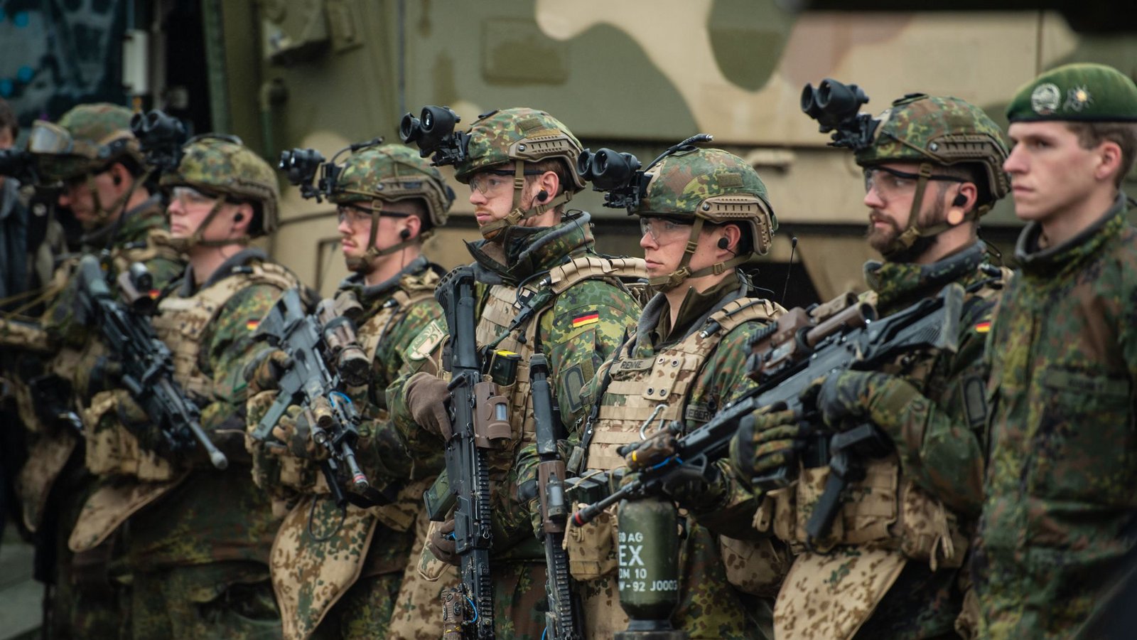 Informieren über das, was die Bundeswehr macht – das ist die Kernaufgabe von Jugendoffizieren.Foto: dpa/Philipp Schulze Informieren über das, was die Bundeswehr macht – das ist die Kernaufgabe von Jugendoffizieren.Foto: dpa/Philipp Schulze