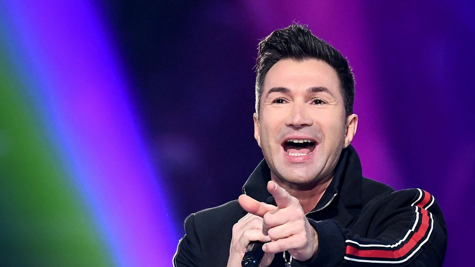 Lucas Cordalis: Der 55-jährige Schlagersänger und Musikproduzent ist vor allem im Gedächtnis als Sohn des 2019 verstorbenen griechischen Sängers Costa Cordalis (Sieger des ersten „Dschungelcamps“ 2004) und Ehemann von Daniela Katzenberger. Der Barde hateinige Erfahrungen im Fernsehen sammeln können (2018 Gewinner der 2. Staffel von „Global Gladiators“, 2020 Teilnehmer bei „The Masked Singer“). 2002 musste er aufgrund einer Corona-Infektion kurzfristig wieder beim „Dschungelcamp“ abreisen, hoffte aber bereits damals „auf eine Chance im nächsten Jahr“.Foto: Britta Pedersen/dpa Lucas Cordalis: Der 55-jährige Schlagersänger und Musikproduzent ist vor allem im Gedächtnis als Sohn des 2019 verstorbenen griechischen Sängers Costa Cordalis (Sieger des ersten „Dschungelcamps“ 2004) und Ehemann von Daniela Katzenberger. Der Barde hateinige Erfahrungen im Fernsehen sammeln können (2018 Gewinner der 2. Staffel von „Global Gladiators“, 2020 Teilnehmer bei „The Masked Singer“). 2002 musste er aufgrund einer Corona-Infektion kurzfristig wieder beim „Dschungelcamp“ abreisen, hoffte aber bereits damals „auf eine Chance im nächsten Jahr“.Foto: Britta Pedersen/dpa