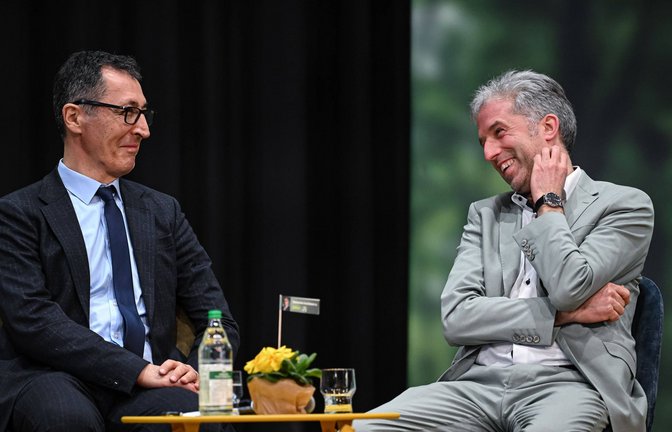 Cem Özdemir (links) und Boris Palmer. Letzterer hält sich alle Optionen offen, was sein mögliches Mitwirken an der nächsten Landesregierung angeht – und schließt sogar eine Rückkehr zu den Grünen nicht kategorisch aus.<span class='image-autor'>Foto: IMAGO/Ulmer II</span>